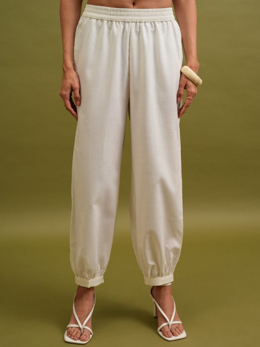 Women Off White Solid Regular Fit Casual Trousers