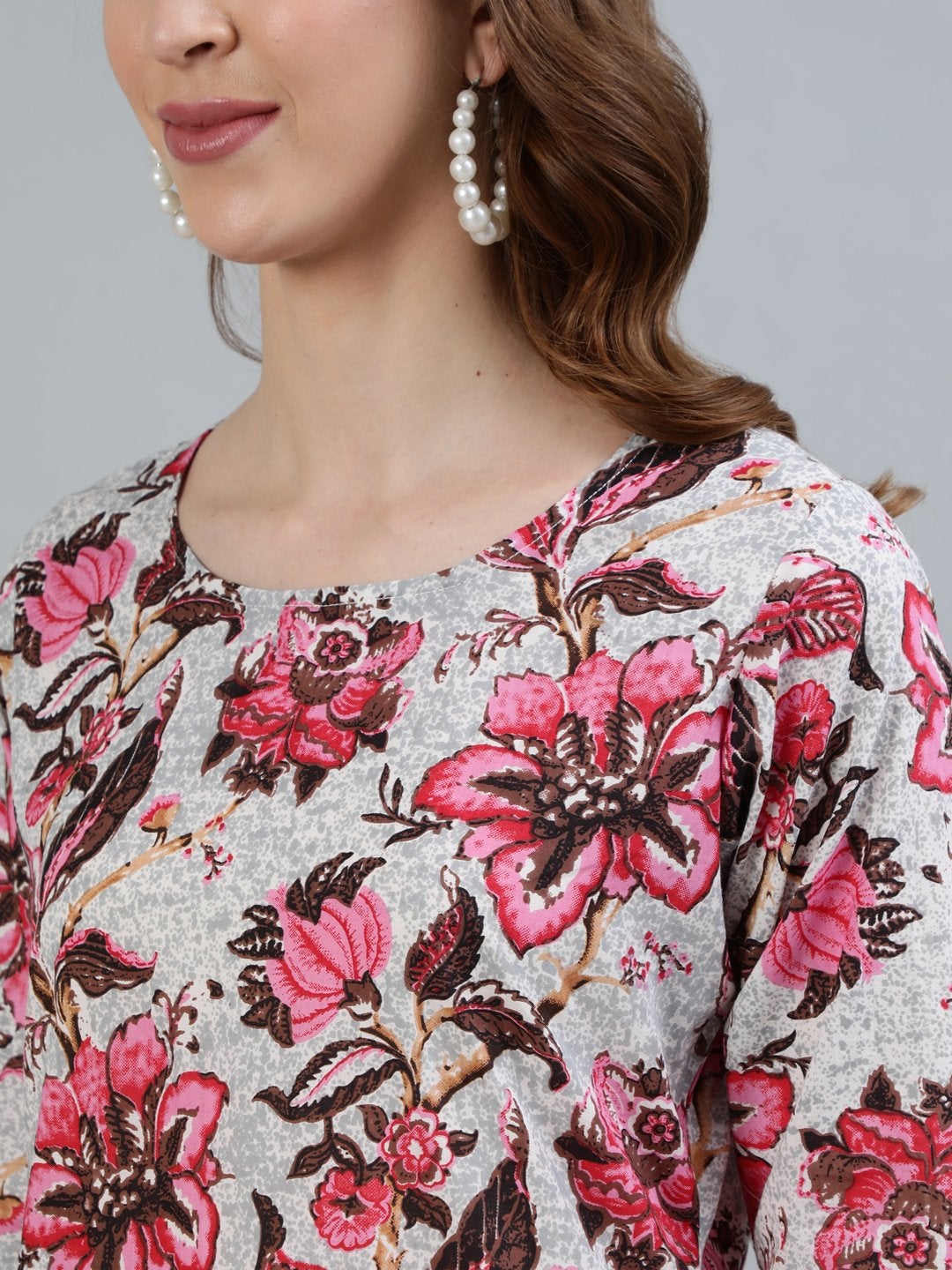 Women Off-White Floral Printed Straight Kurta With Three Quarter Sleeves