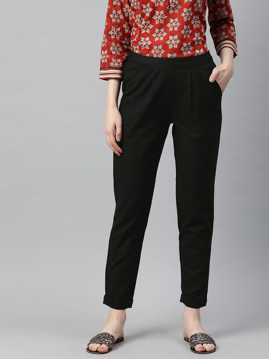 Women Black Solid Cotton Slub Pant